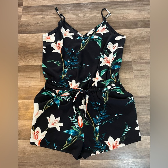 NWT C&E Los Angeles Tiger Lily Romper SZ M - Picture 4 of 13